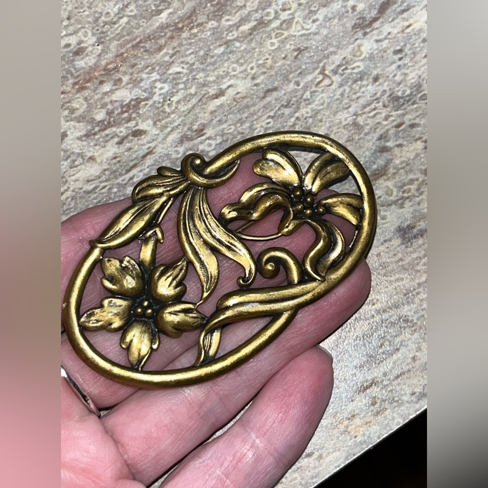 Antique Brass? Large Sash Floral Motif Brooch/Pin - Picture 4 of 9